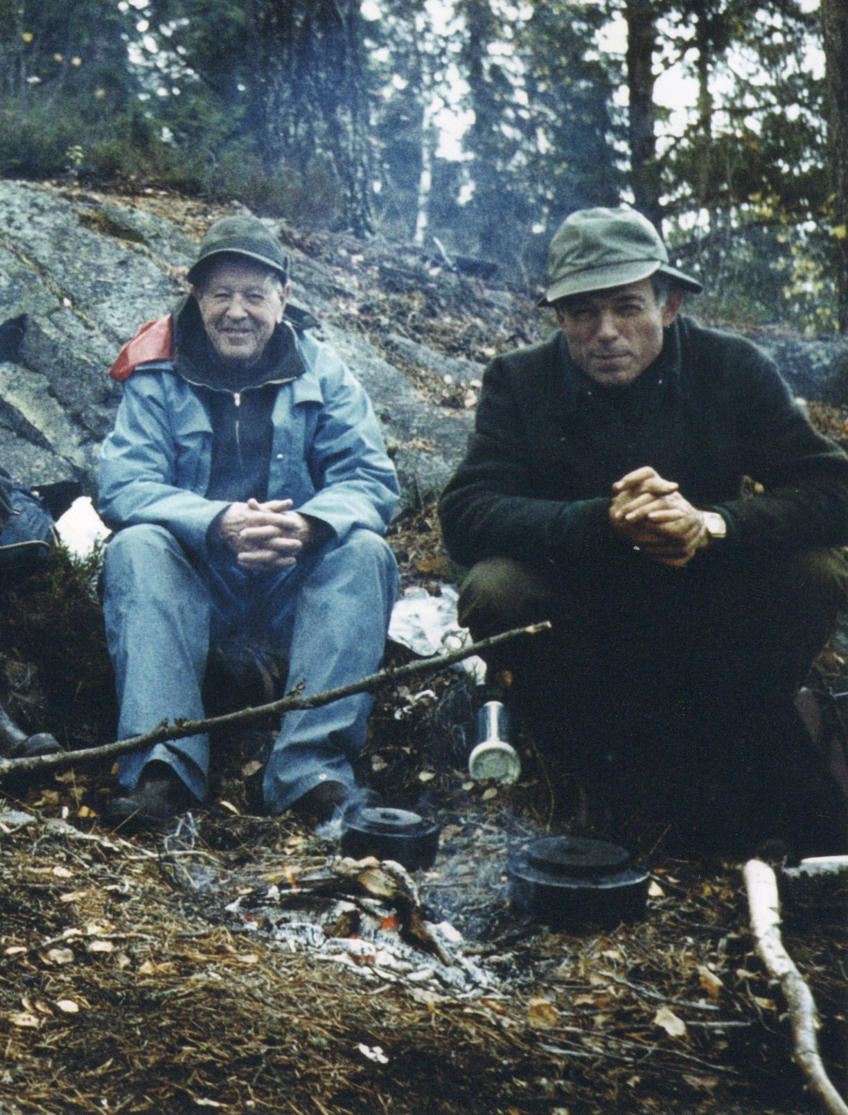 Odd-senior-og-junior-ved-bålet